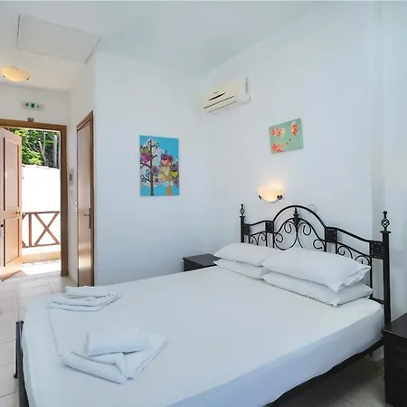 Pansion Limanaki فندق أمولياني